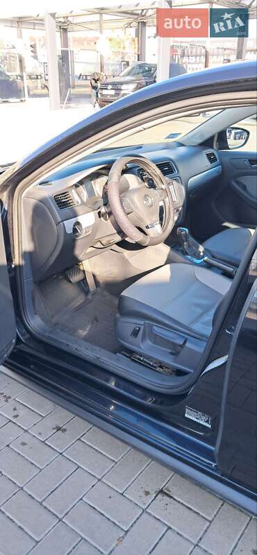 Седан Volkswagen Jetta 2013 в Києві фото 10 Седан Volkswagen Jetta 2013 в Києві