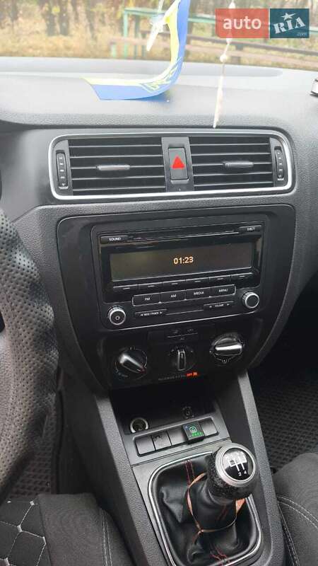 Седан Volkswagen Jetta 2011 в Першотравенске фото 17 Седан Volkswagen Jetta 2011 в Першотравенске
