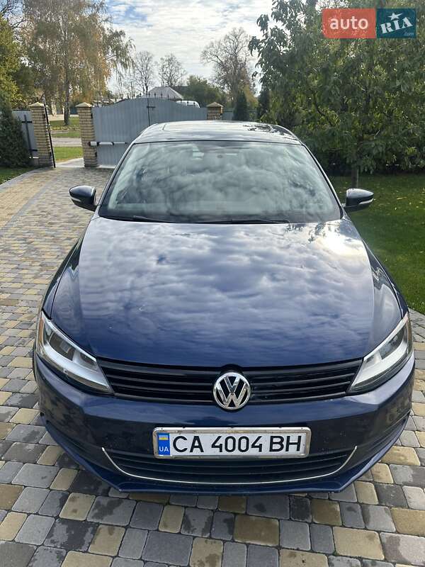 Седан Volkswagen Jetta 2013 в Чорнобаї