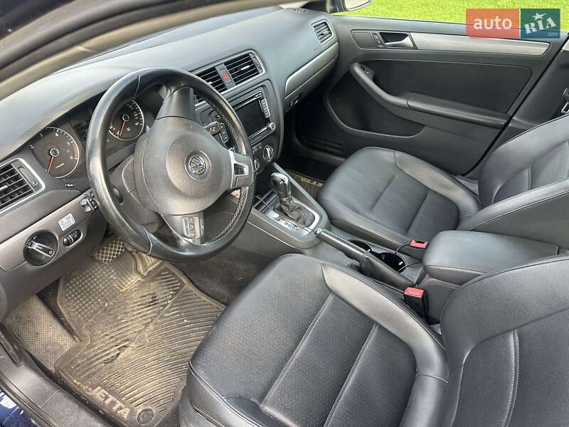 Седан Volkswagen Jetta 2013 в Чорнобаї
