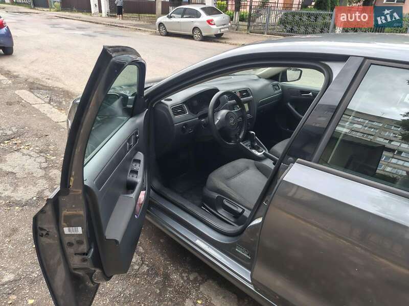 Седан Volkswagen Jetta 2012 в Ивано-Франковске фото 4 Седан Volkswagen Jetta 2012 в Ивано-Франковске