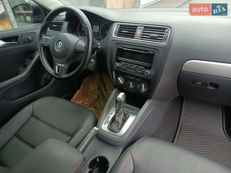 Седан Volkswagen Jetta 2014 в Днепре