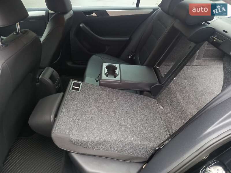 Седан Volkswagen Jetta 2014 в Днепре