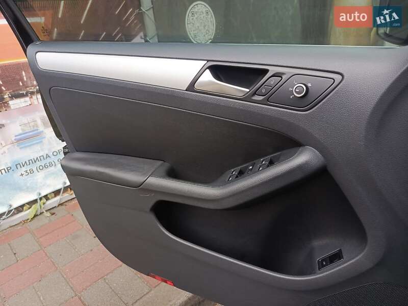 Седан Volkswagen Jetta 2014 в Днепре