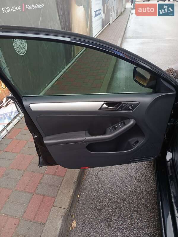 Седан Volkswagen Jetta 2014 в Днепре