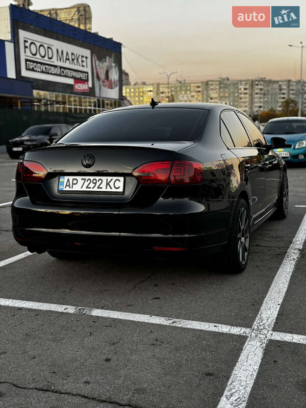 Седан Volkswagen Jetta 2012 в Запоріжжі