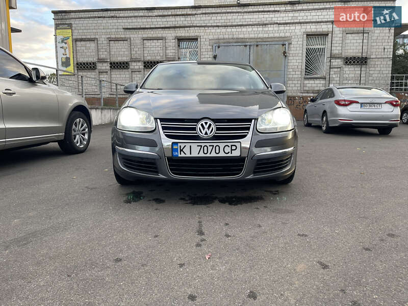 Седан Volkswagen Jetta 2009 в Києві