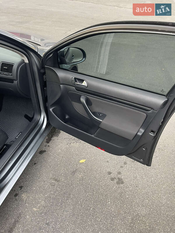 Седан Volkswagen Jetta 2009 в Києві