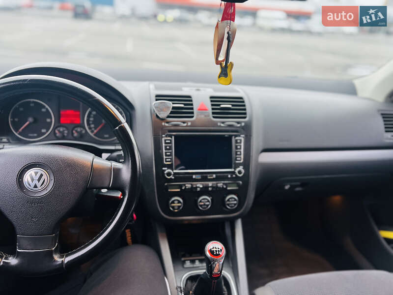 Седан Volkswagen Jetta 2007 в Ужгороде