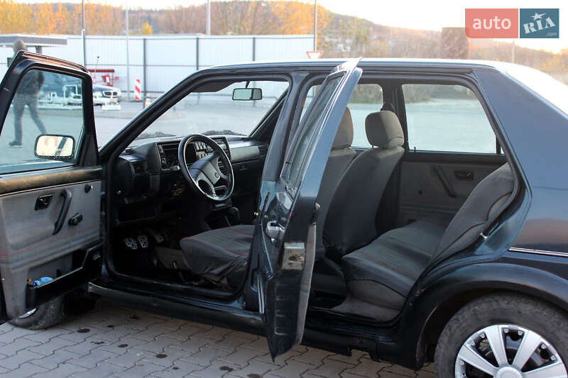 Седан Volkswagen Jetta 1990 в Кременце