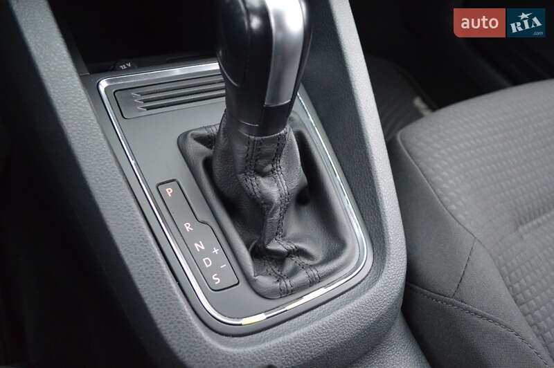 Седан Volkswagen Jetta 2016 в Кропивницькому фото 23 Седан Volkswagen Jetta 2016 в Кропивницькому