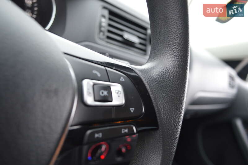 Седан Volkswagen Jetta 2016 в Кропивницькому фото 24 Седан Volkswagen Jetta 2016 в Кропивницькому