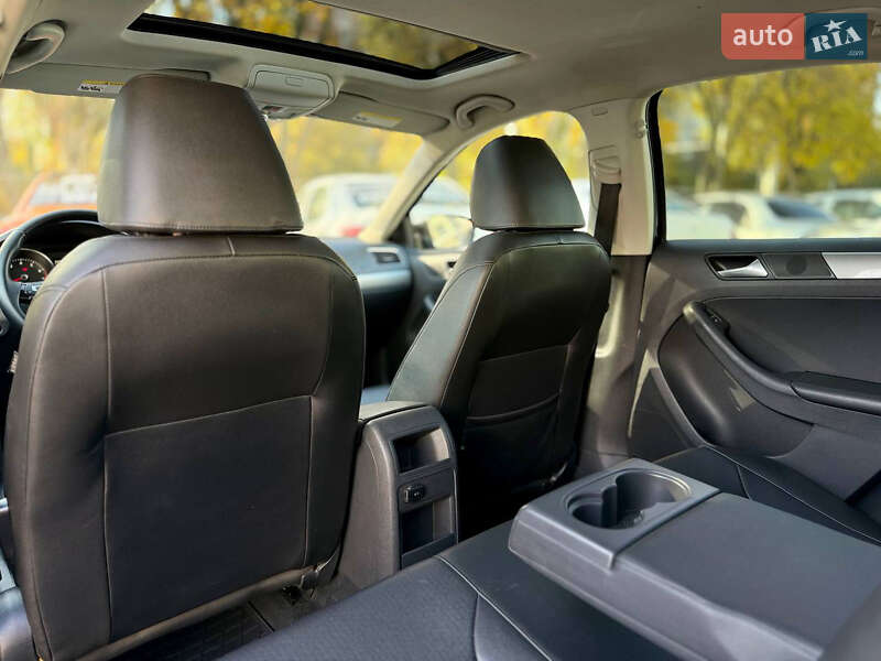 Седан Volkswagen Jetta 2014 в Днепре