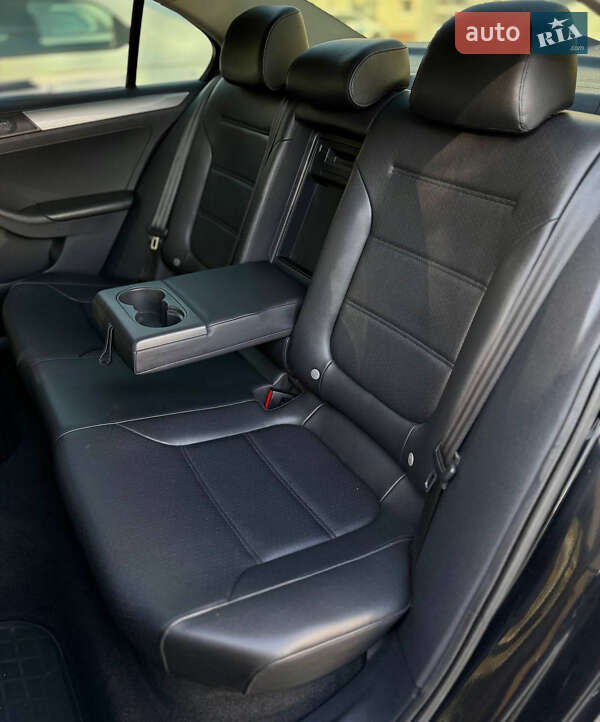 Седан Volkswagen Jetta 2014 в Днепре