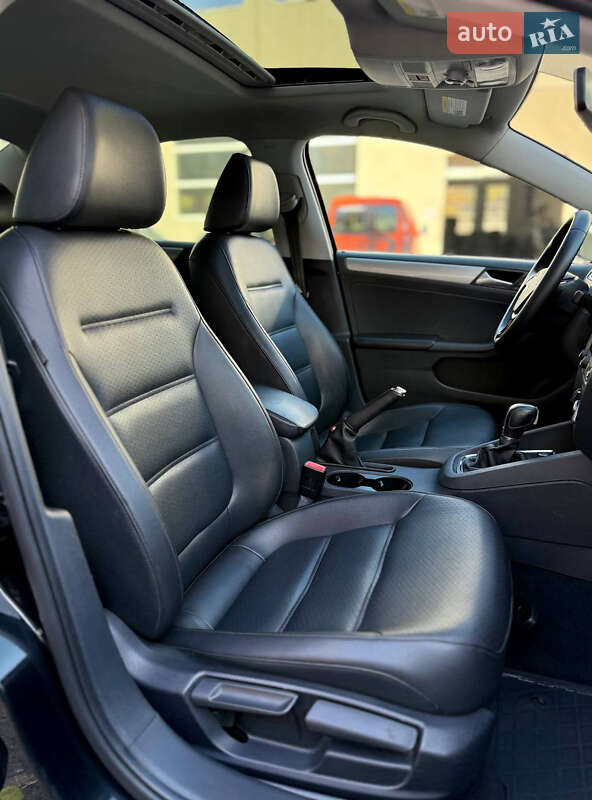 Седан Volkswagen Jetta 2014 в Днепре