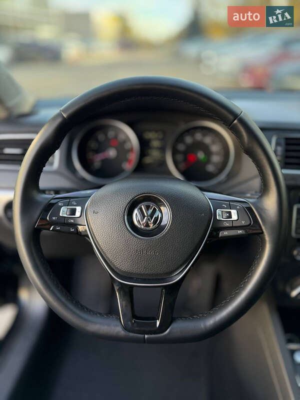 Седан Volkswagen Jetta 2014 в Днепре