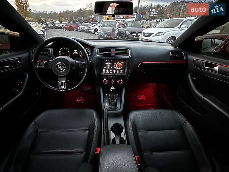 Седан Volkswagen Jetta 2012 в Харкові