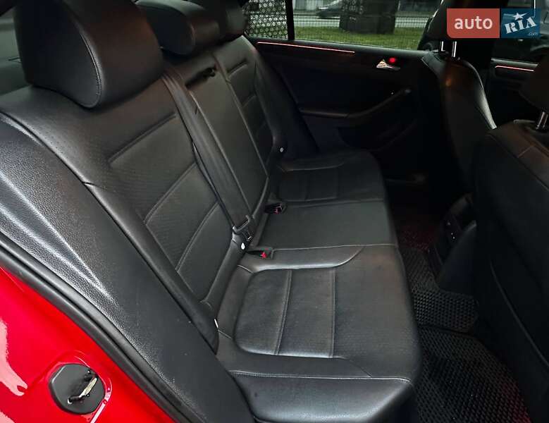 Седан Volkswagen Jetta 2012 в Харкові