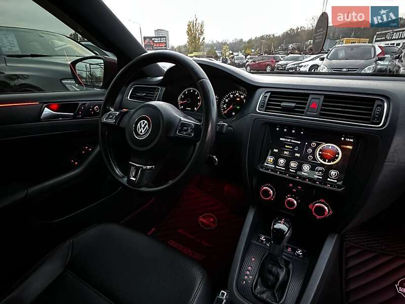 Седан Volkswagen Jetta 2012 в Харкові