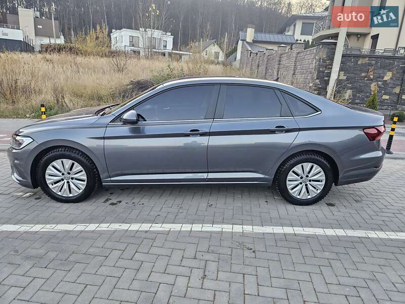 Седан Volkswagen Jetta 2018 в Львове