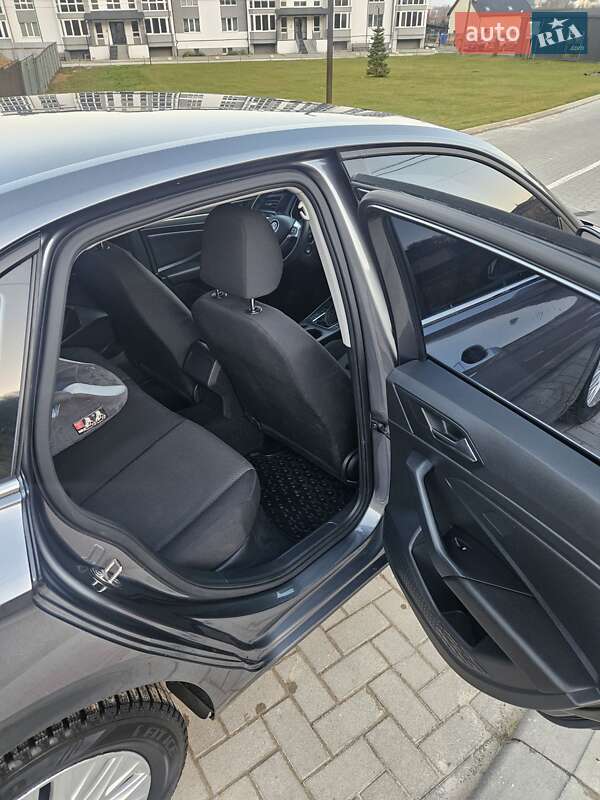 Седан Volkswagen Jetta 2018 в Львове