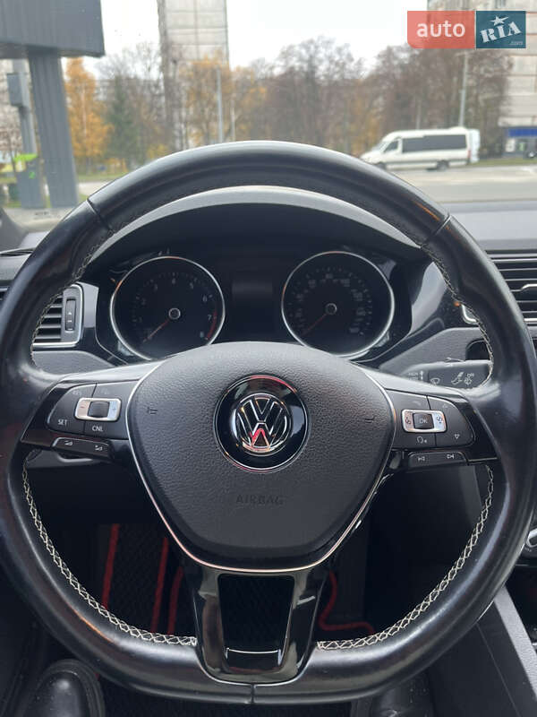 Седан Volkswagen Jetta 2015 в Харкові
