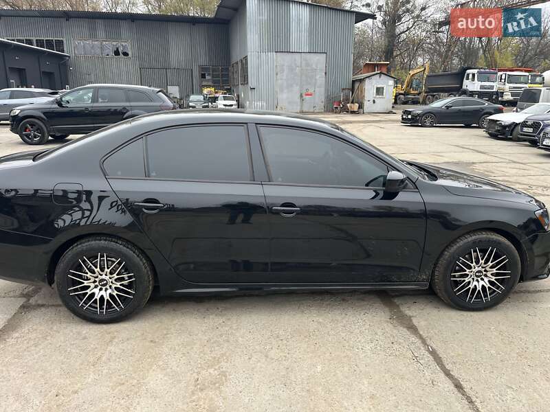 Седан Volkswagen Jetta 2016 в Киеве