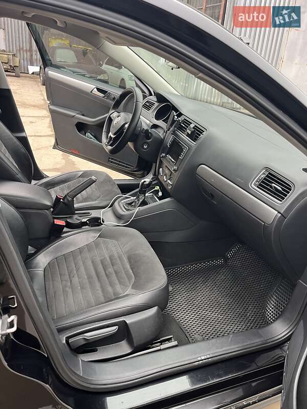 Седан Volkswagen Jetta 2016 в Киеве