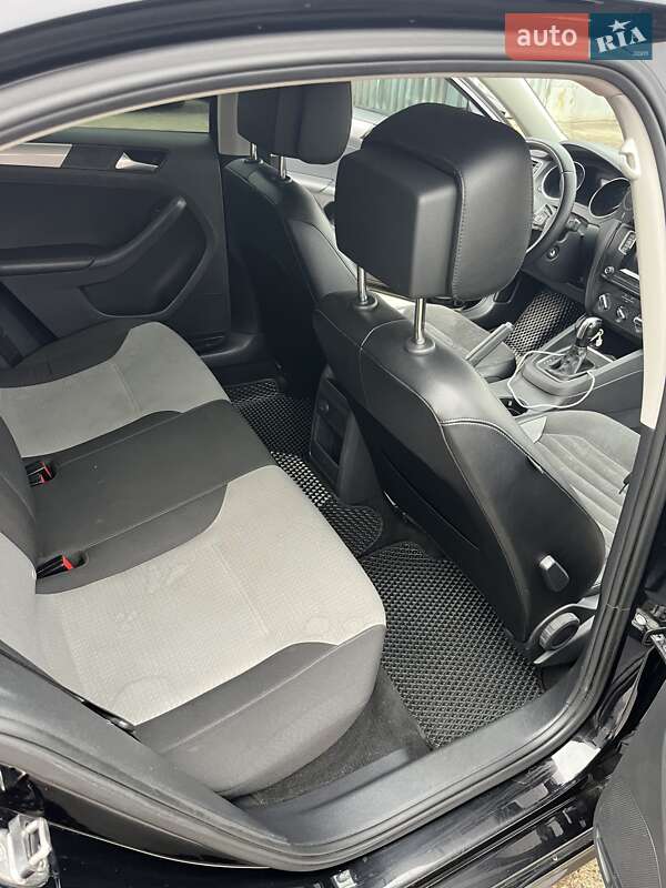 Седан Volkswagen Jetta 2016 в Киеве