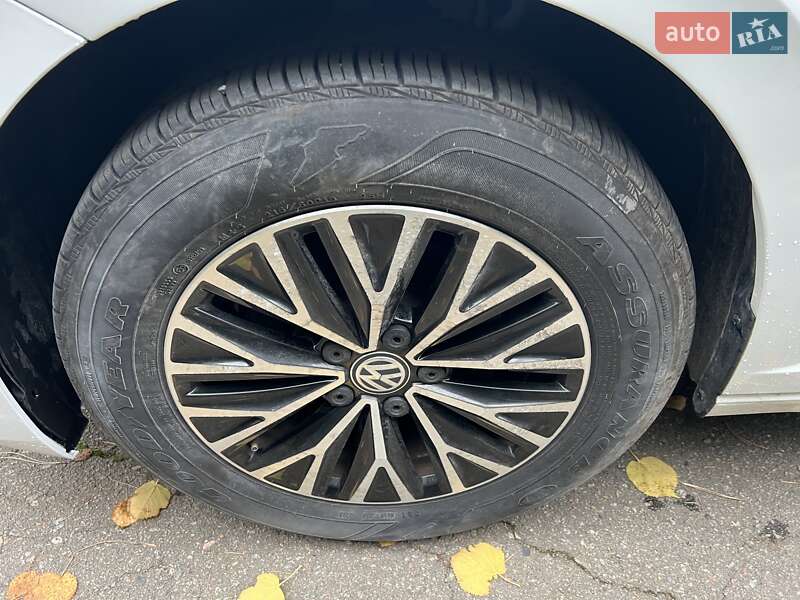 Седан Volkswagen Jetta 2019 в Дніпрі
