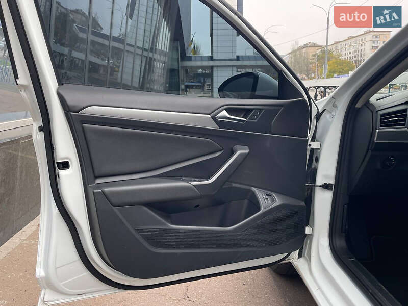 Седан Volkswagen Jetta 2020 в Києві