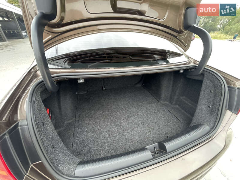 Седан Volkswagen Jetta 2012 в Львове