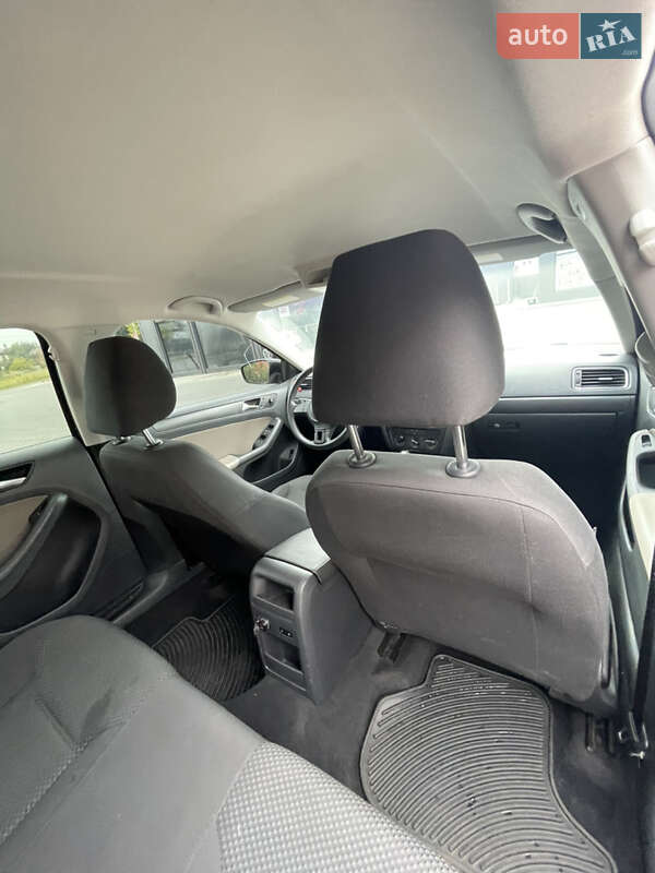 Седан Volkswagen Jetta 2012 в Львове