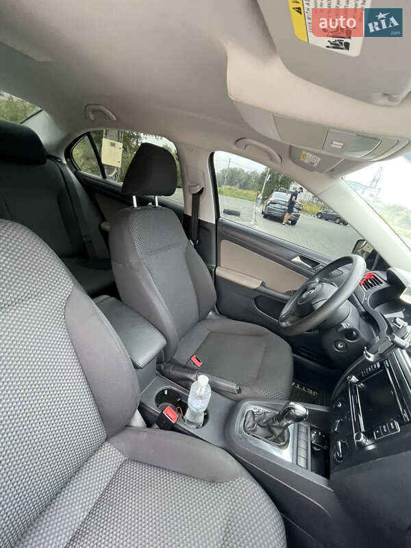 Седан Volkswagen Jetta 2012 в Львове