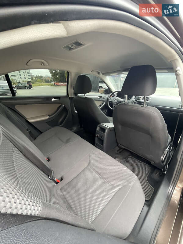 Седан Volkswagen Jetta 2012 в Львове