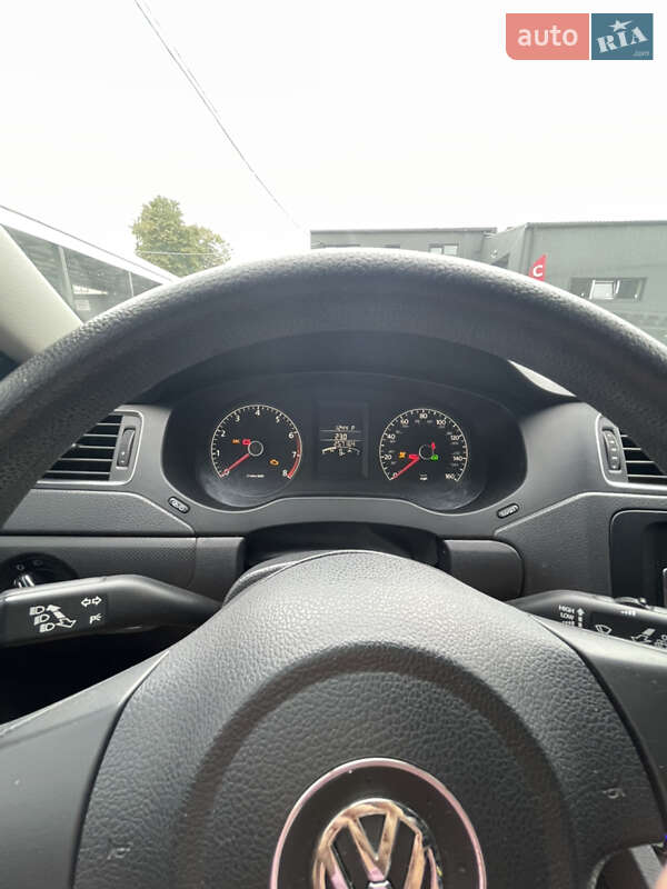 Седан Volkswagen Jetta 2012 в Львове