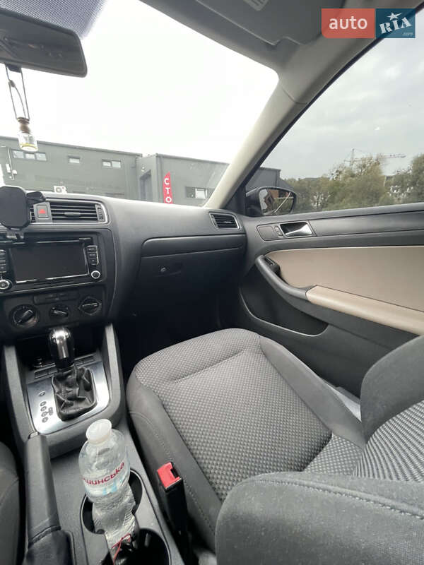 Седан Volkswagen Jetta 2012 в Львове