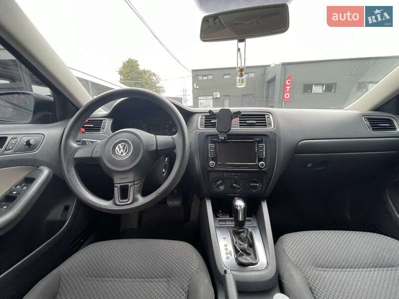 Седан Volkswagen Jetta 2012 в Львове