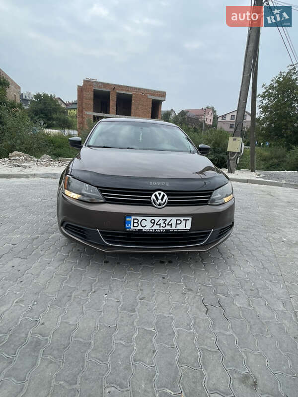 Седан Volkswagen Jetta 2012 в Львове
