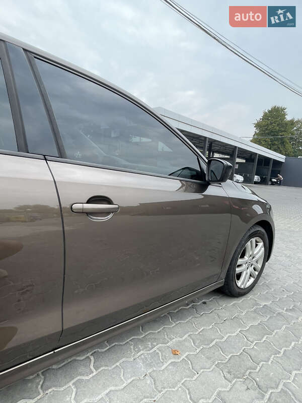 Седан Volkswagen Jetta 2012 в Львове