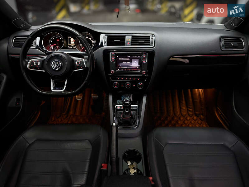 Седан Volkswagen Jetta 2016 в Харкові