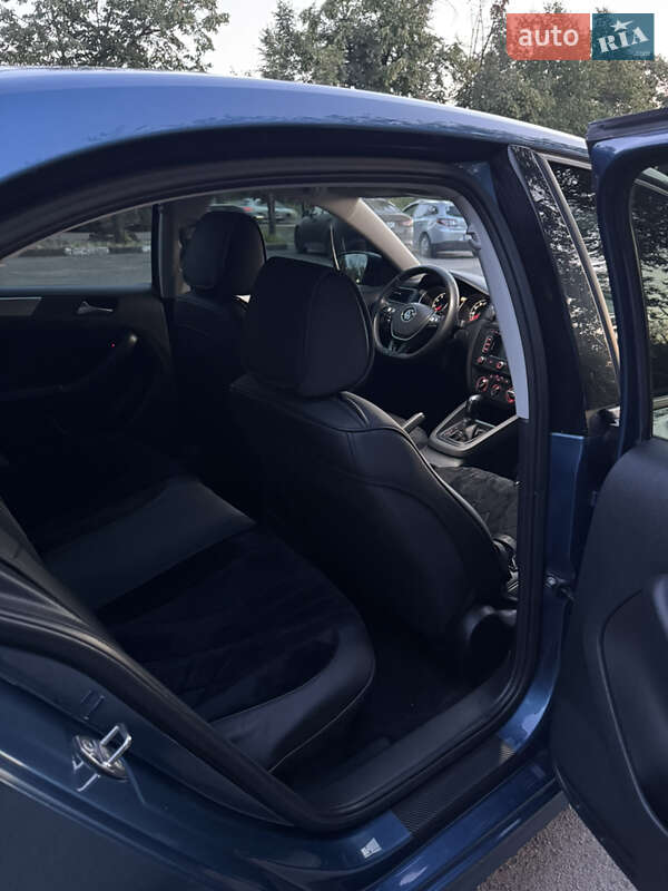 Седан Volkswagen Jetta 2015 в Запорожье