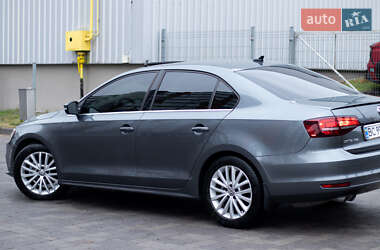 Седан Volkswagen Jetta 2015 в Львове