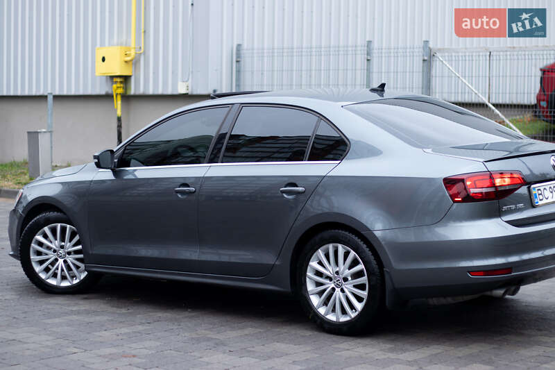 Седан Volkswagen Jetta 2015 в Львове