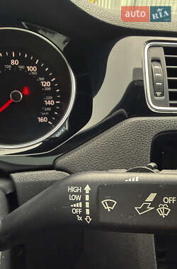 Седан Volkswagen Jetta 2015 в Львове