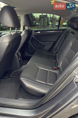 Седан Volkswagen Jetta 2015 в Львове