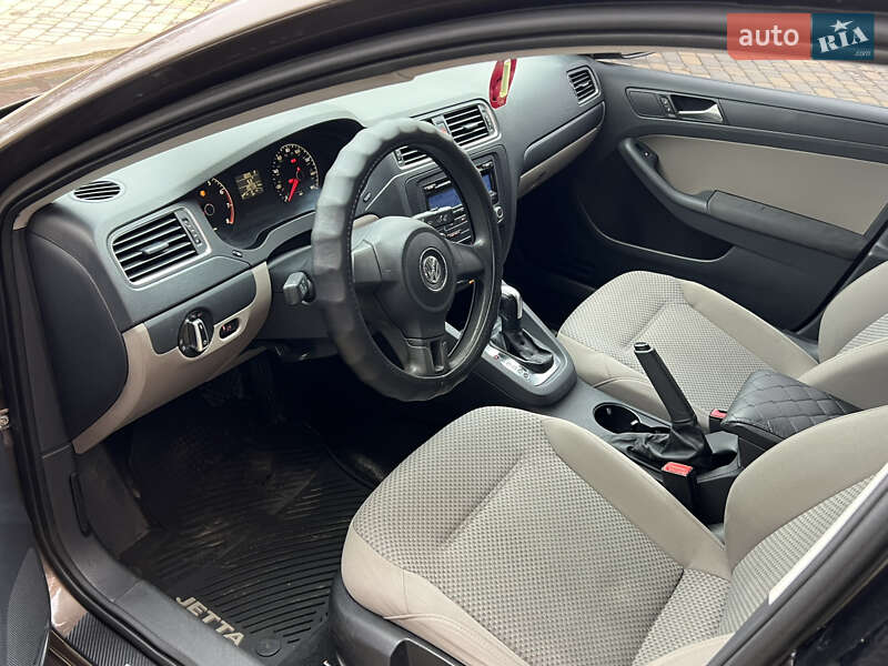 Седан Volkswagen Jetta 2010 в Чернігові