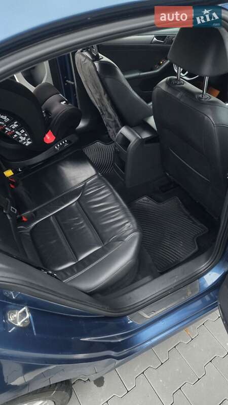 Седан Volkswagen Jetta 2015 в Ірпені