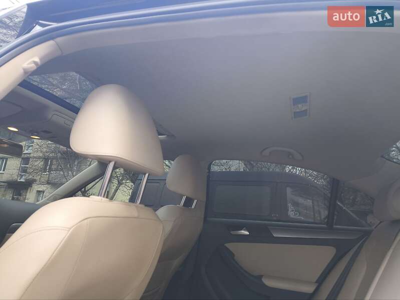 Седан Volkswagen Jetta 2015 в Киеве