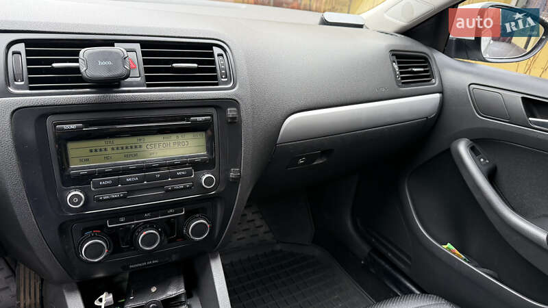 Седан Volkswagen Jetta 2014 в Умані фото 24 Седан Volkswagen Jetta 2014 в Умані